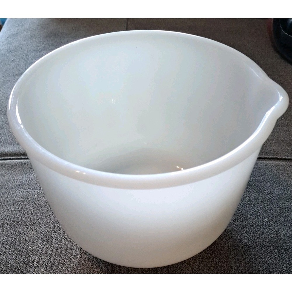 Vintage Fireking Milkglass Bowl For Sunbeam Mixer 5 X 6.5" No Chips or Cracks
